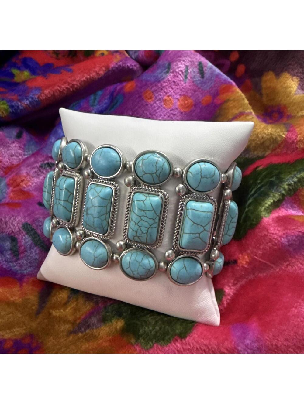 NWT Western Boho Cowgirl Turquoise Silvertone Wide Stretch Bracelet